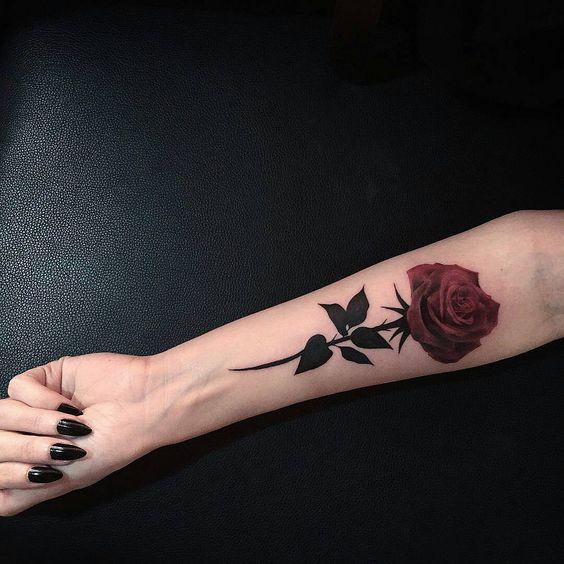 Tatuajes de rosas para mujer