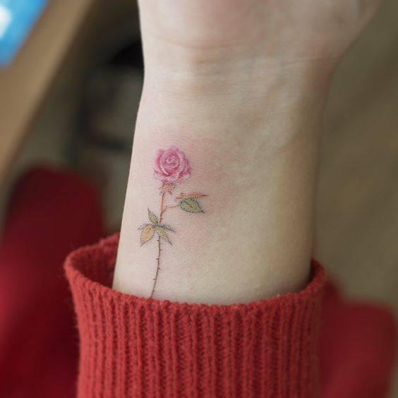 Tatuajes de rosas para mujer
