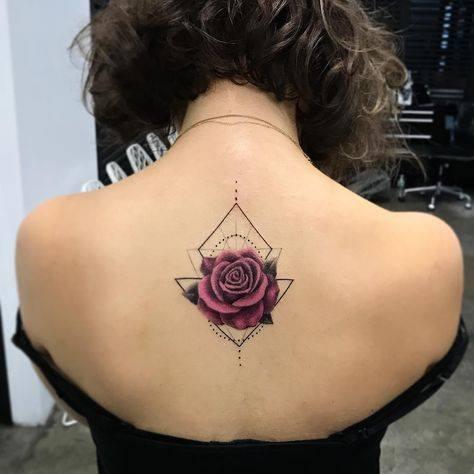 Tatuajes de rosas para mujer