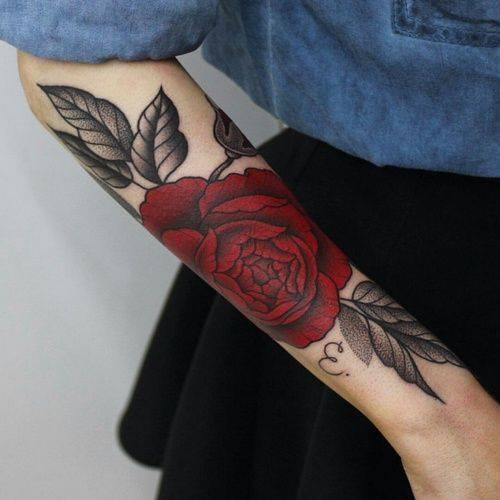 Tatuajes de rosas para mujer