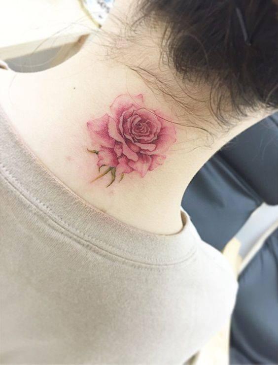 Tatuajes de rosas para mujer