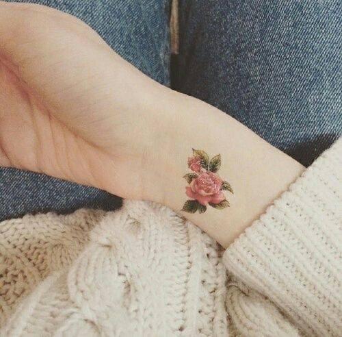 Tatuajes de rosas para mujer