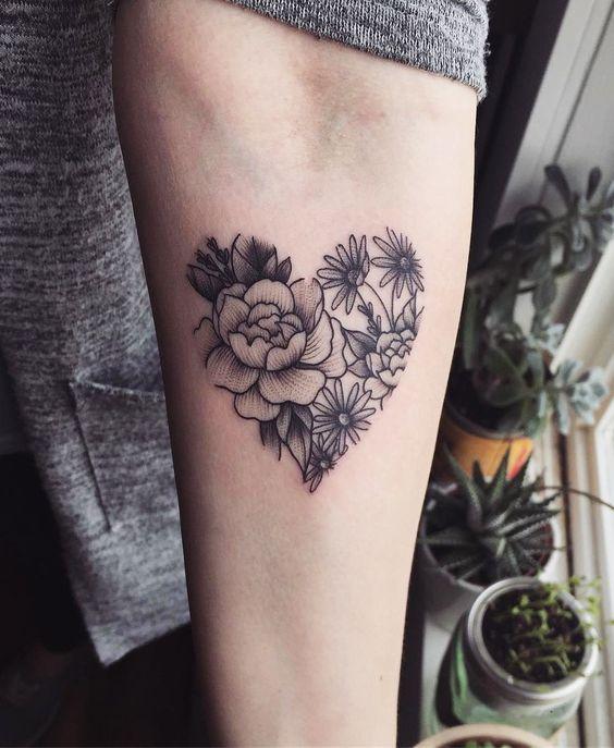 Tatuajes de rosas para mujer