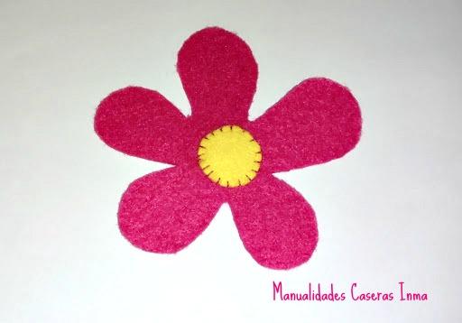 Manualidades Caseras Inma_Cesta de palma decorado con flores_ Flores fieltro