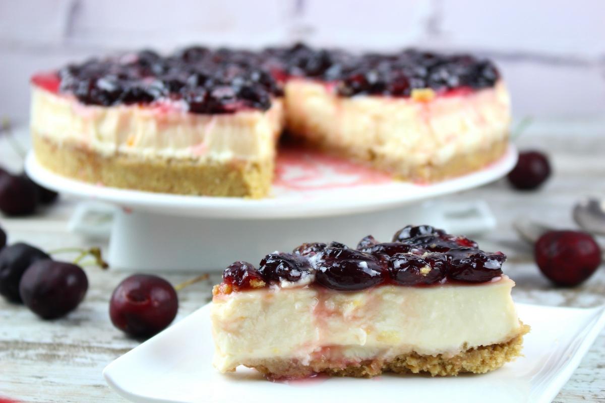 Tarta de queso sin lactosa con cerezas sin horno