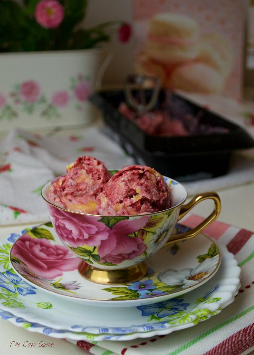 Helado de mango y frambuesas
