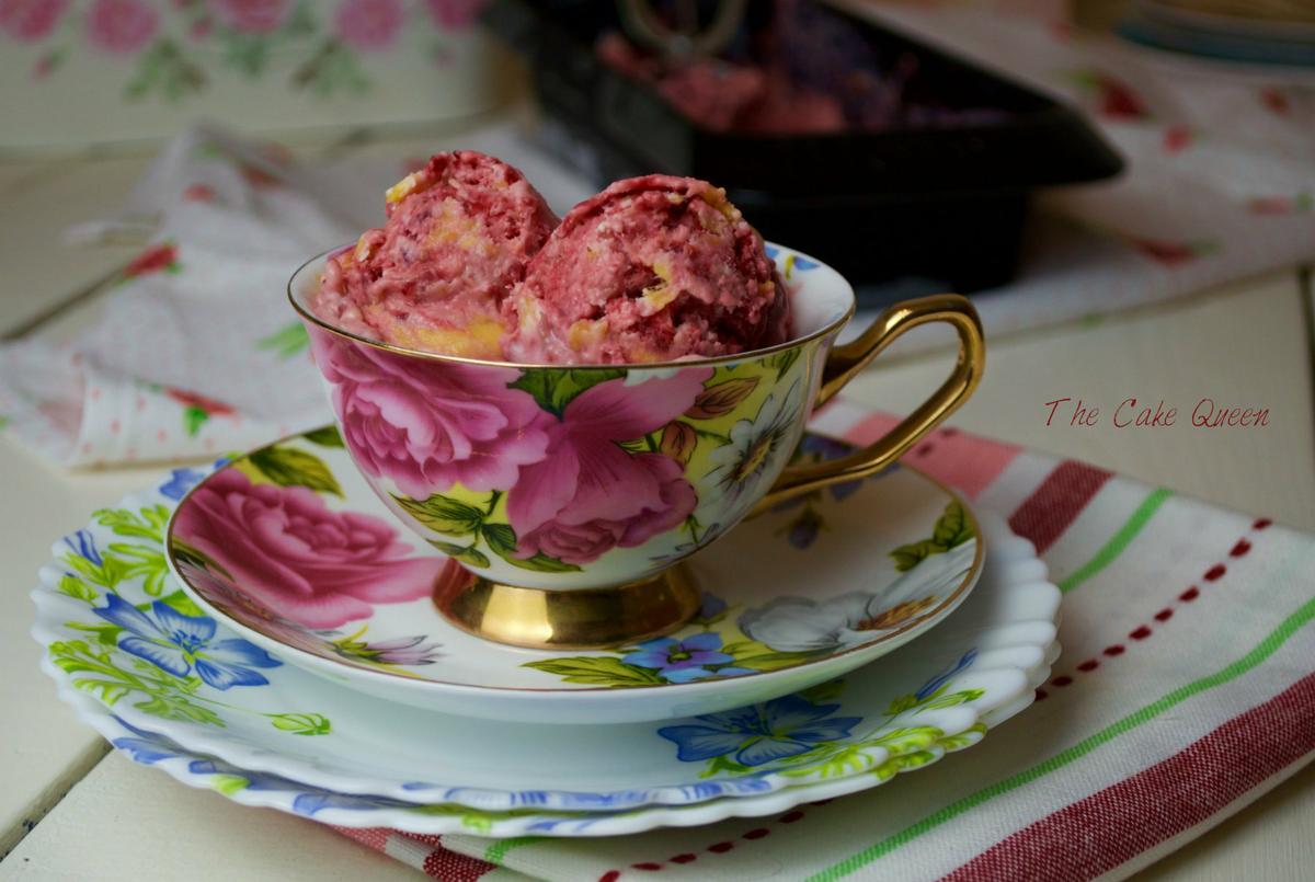 Helado de mango y frambuesas