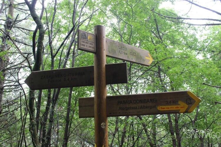 flechas del camino del norte apuntando en varias direcciones