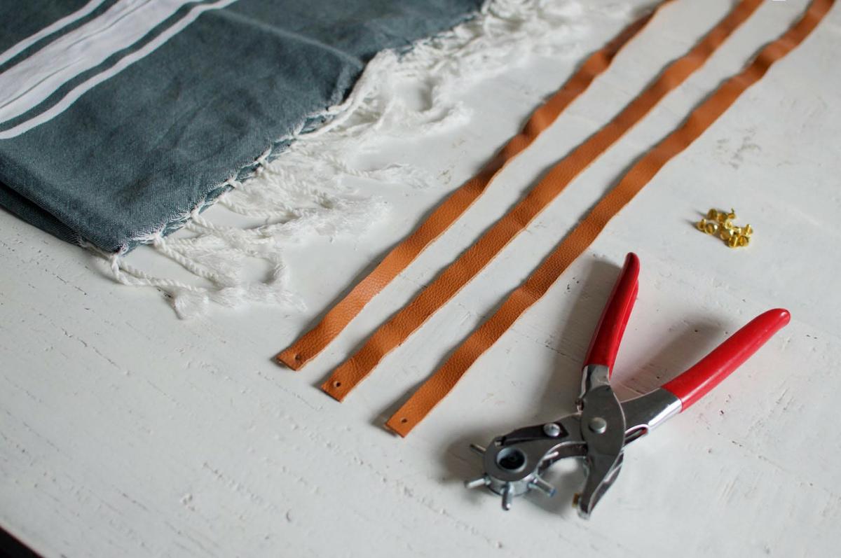 02-DIY-Leather-Towel-Strap