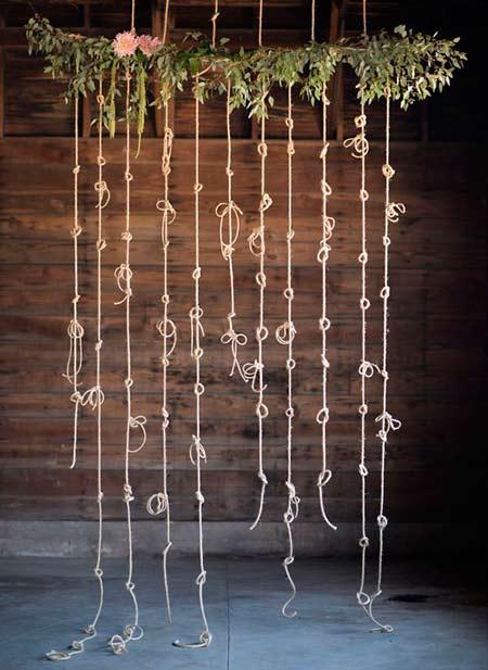 idea de photocall diy para boda con cuerdas