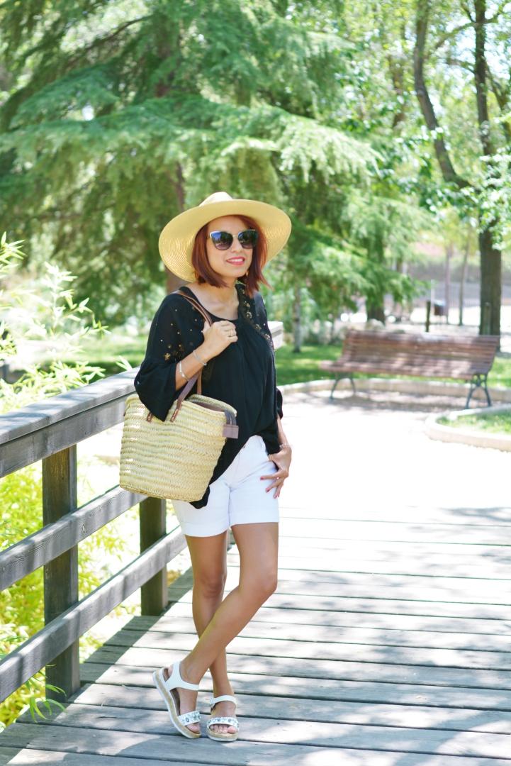 Look de verano con sombrero