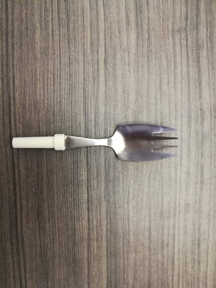 Cubiertos adaptados: tenedor-cuchara