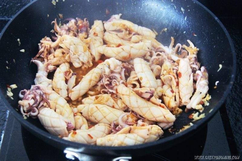 Calamares picantes al wok