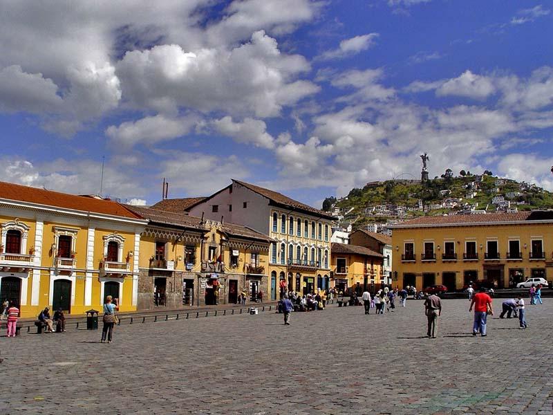 El-centro-histórico-de-Quito-Plaza-de-San-Francisco