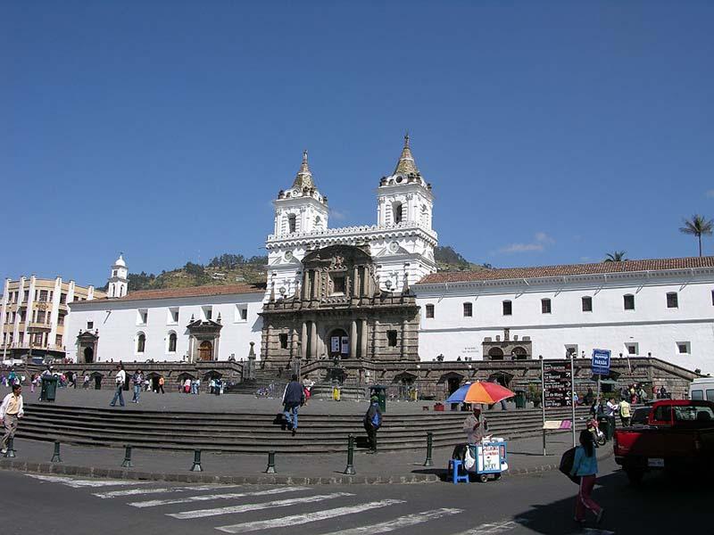 El-centro-histórico-de-Quito-Plaza-de-San-Francisco