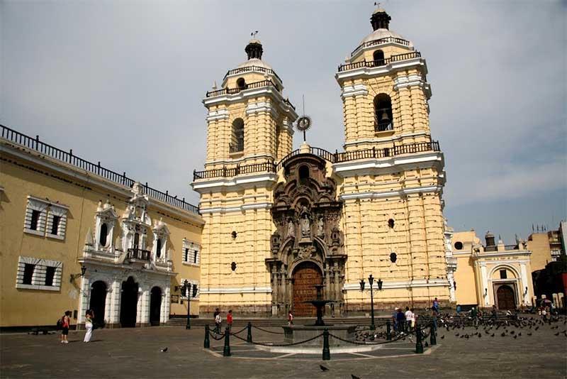 Exterior de la Iglesia de San Francisco en Lima
