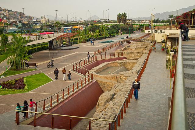 Parque de La Muralla en el centro histórico de Lima