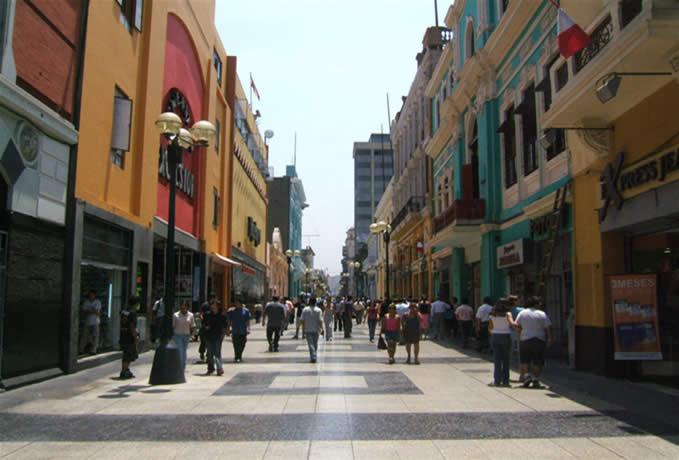 Varios comercios en Jirón de La Unión, Lima, Perú