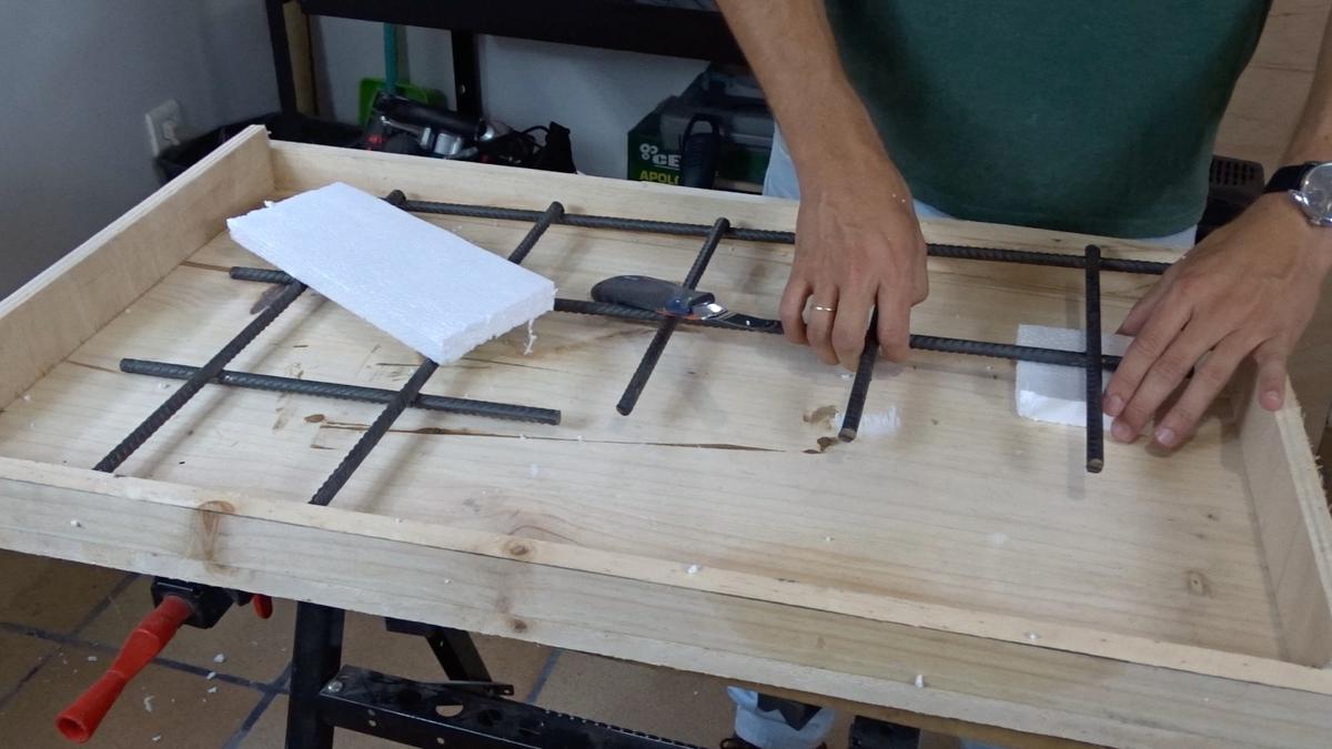 Macetero colgante de cemento