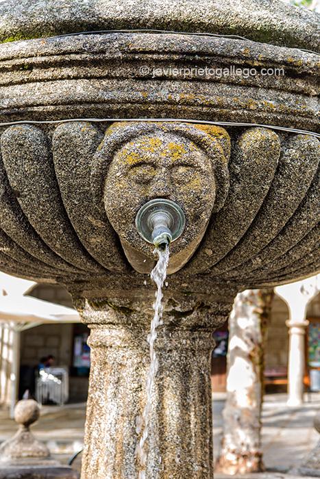 Fuente de 1727 en la plaza Mayor de Piedrahíta. Piedrahiíta. Valle del Corneja. Ávila. Castilla y León. España. © Javier Prieto Gallego