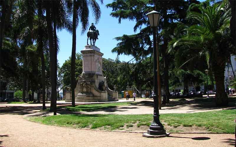 Plaza Zabala en Montevideo Uruguay