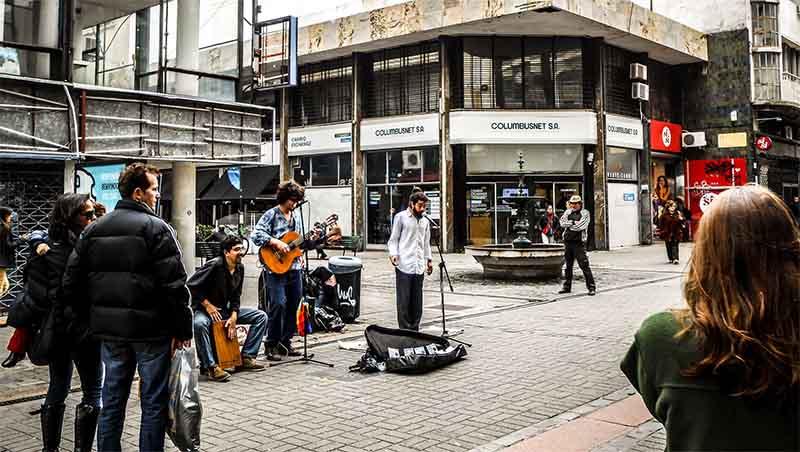 Peatonal Sarandí en el Centro Histórico de Montevideo