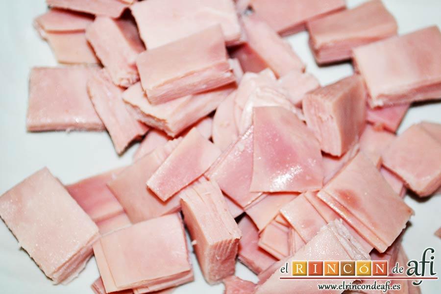 Mantequilla de jamón, trocear el jamón York en cuadritos