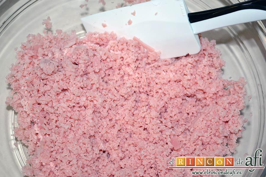 Mantequilla de jamón, picarlo finito y pasarlo a un bol