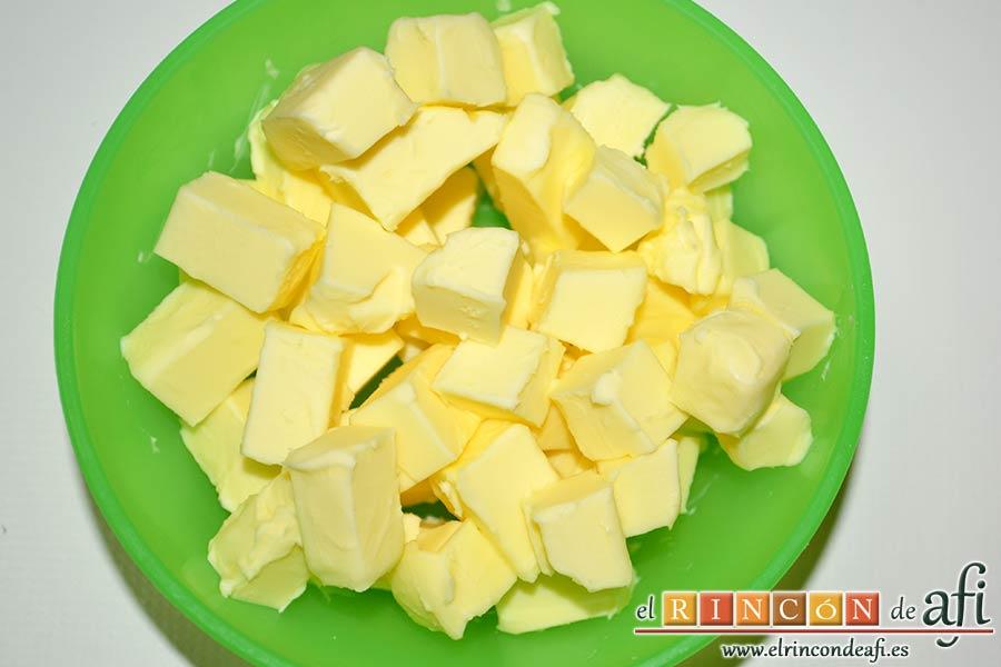 Panecillo del país, trocear la mantequilla bien fría en cubitos