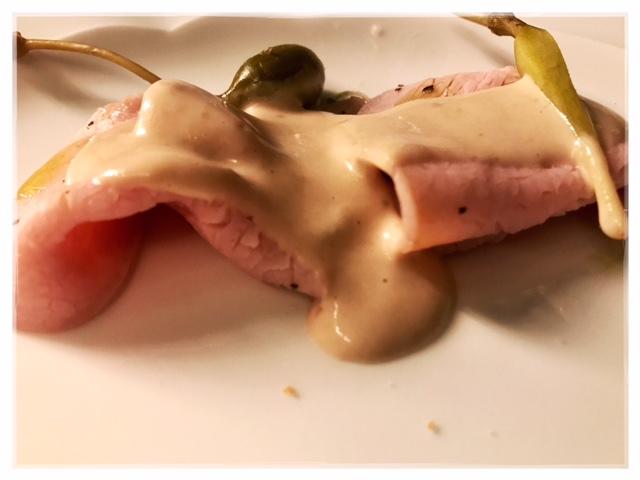 Vitello Tonnato y encurtidos. Es de Ley Italiana. Numa Pompilio