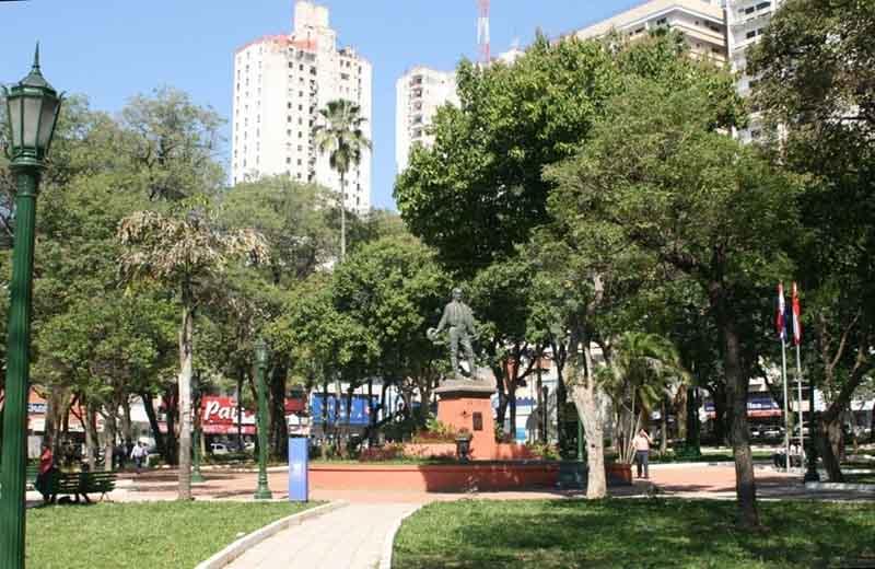 Plaza Uruguaya en el Centro Histórico de Asunción