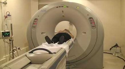 Durante la tomografía computarizada de la columna se debe permanecer estático 