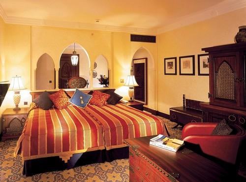 dormitorio grande con estilo arabigo