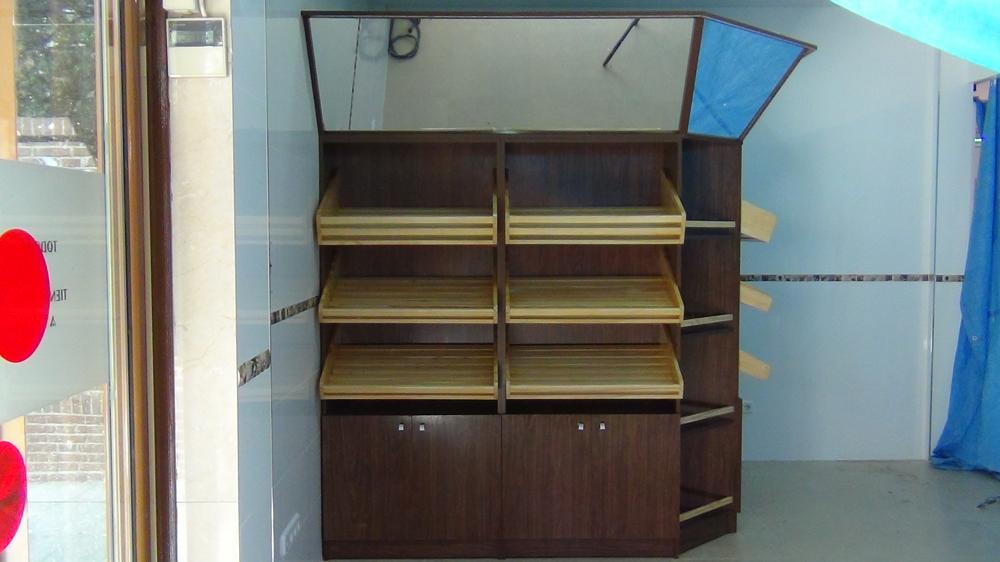 PANADERIA-CON-CESTAS-EN-PINO-MACIZO-mobiliario-rustico