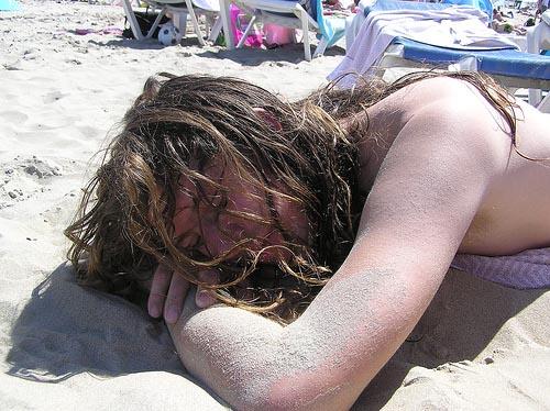 durmiendo-al-sol-cabello-maltratado