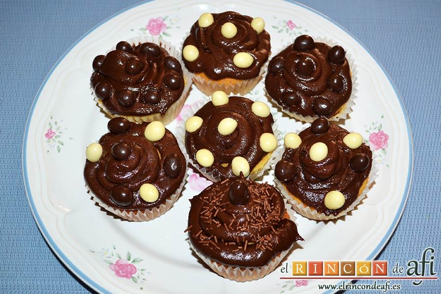 Magdalenas con frosting de chocolate, sugerencia de presentación 2