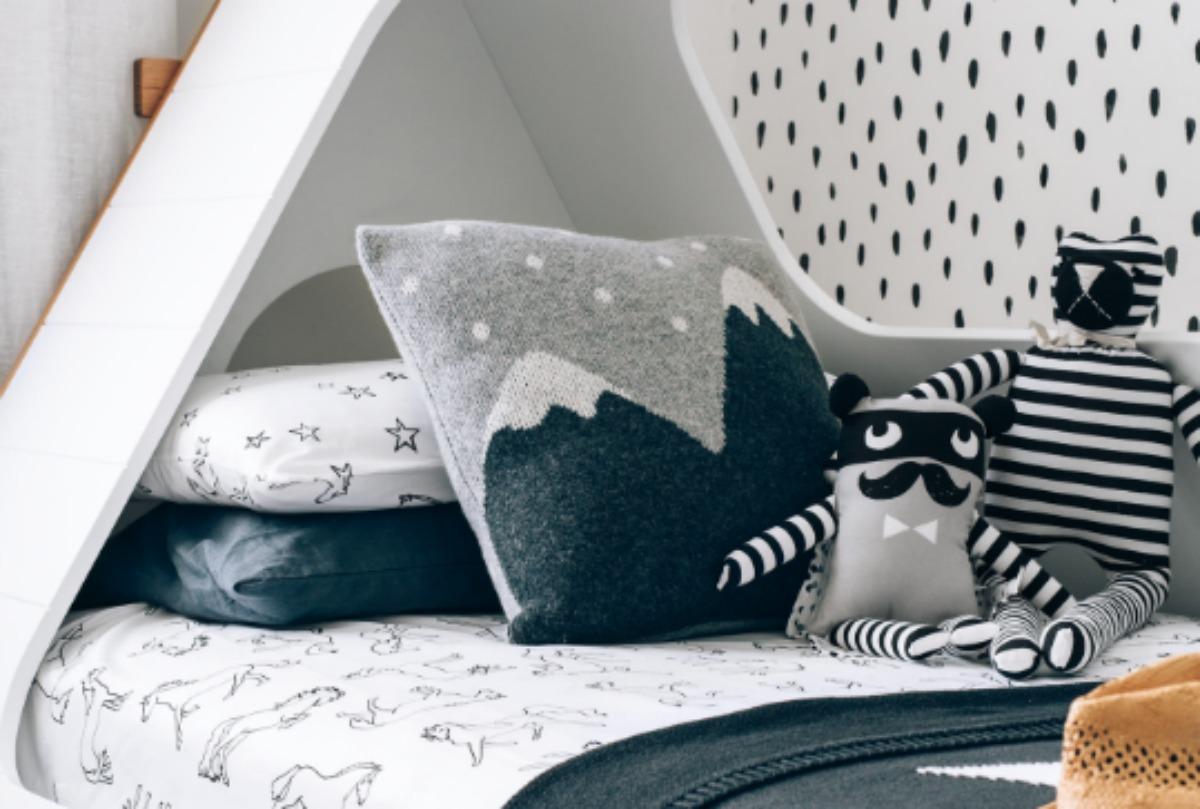 habitacion en blanco y negro