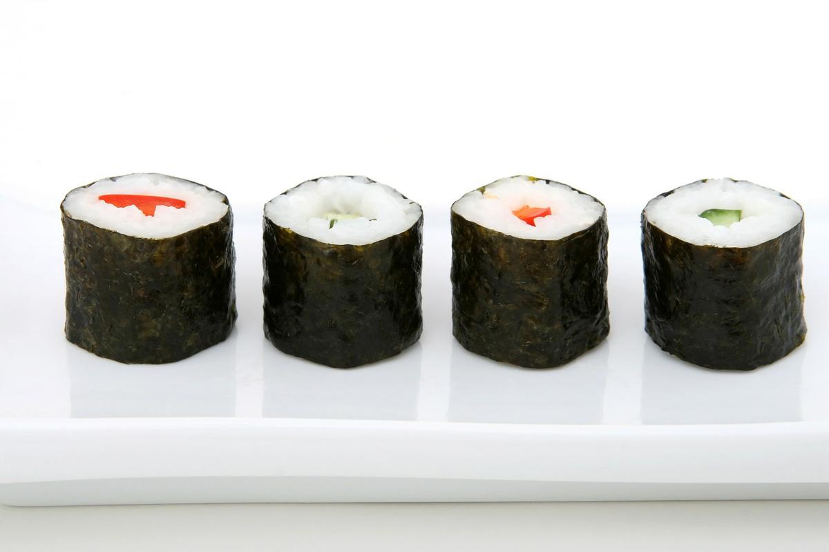 7 tipos de sushi que debes probar, aprende a identificarlos - Maki sushi