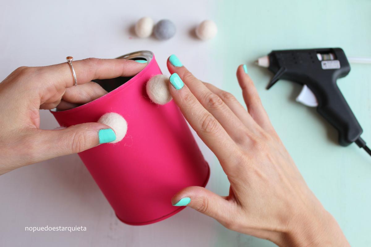Hacer un portalápices decorando una lata. Niños. Diy