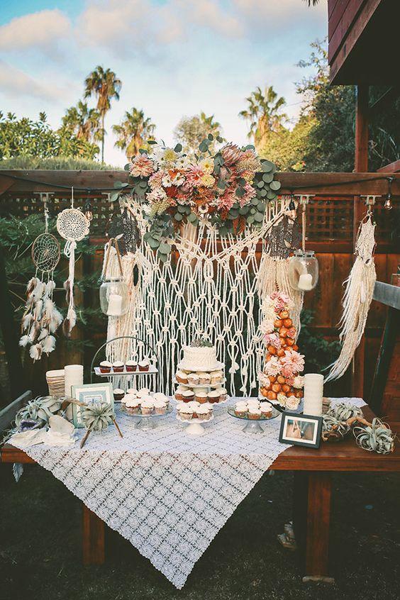 Candy bar BohoChic con macramé. Inspiración para tu boda boho..