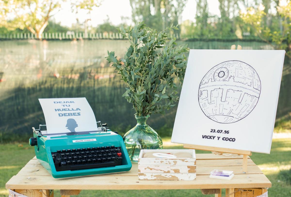 Rincón de firmas de Star Wars, árbol de huellas personalizado. Decoración de bodas en Alicante