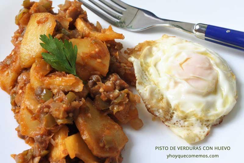 pisto de verduras con huevo