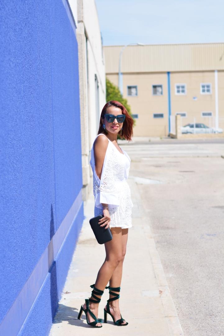 Look con mono blanco