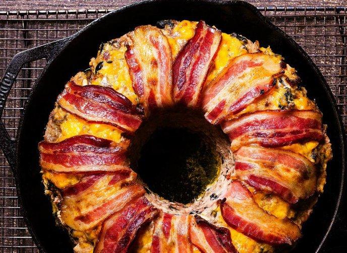 Pastel de carne en forma de rosca