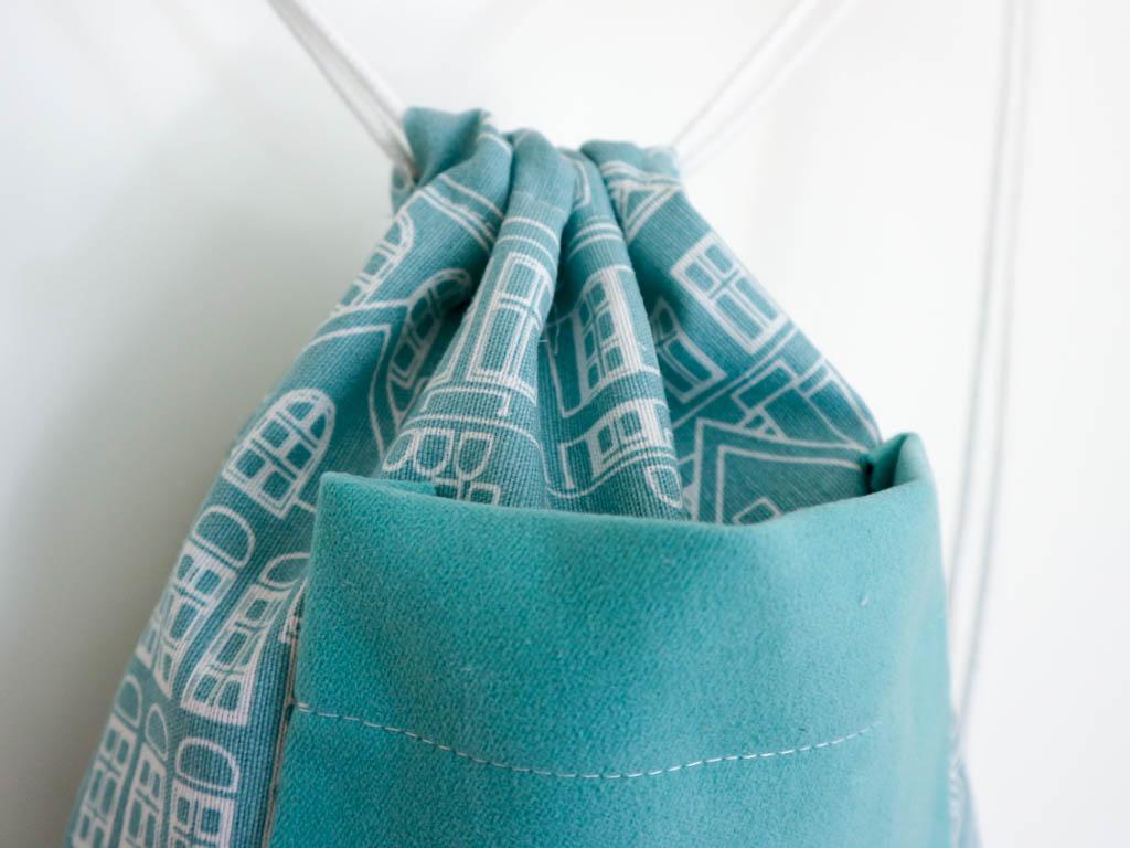 detalle de mochila de tela