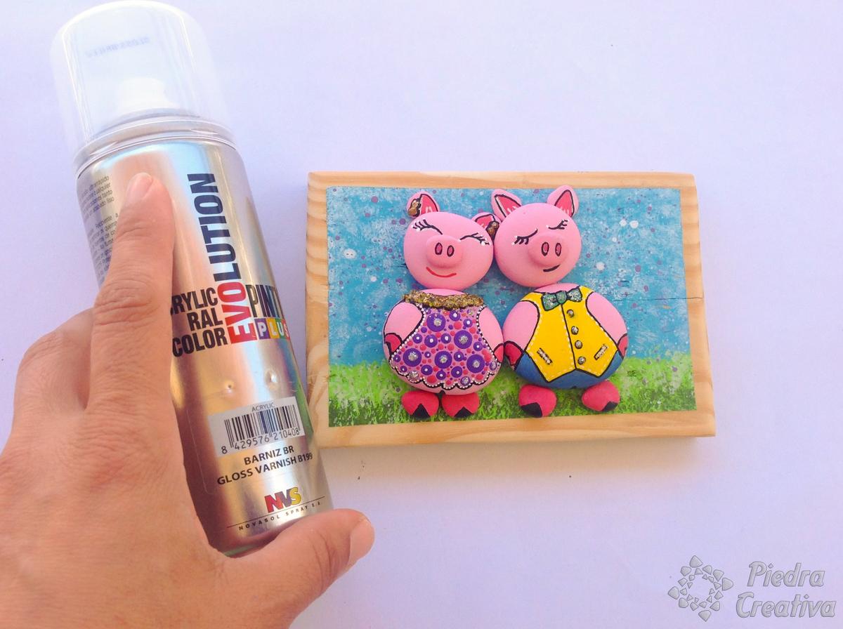 cuadro de cerdos en piedras