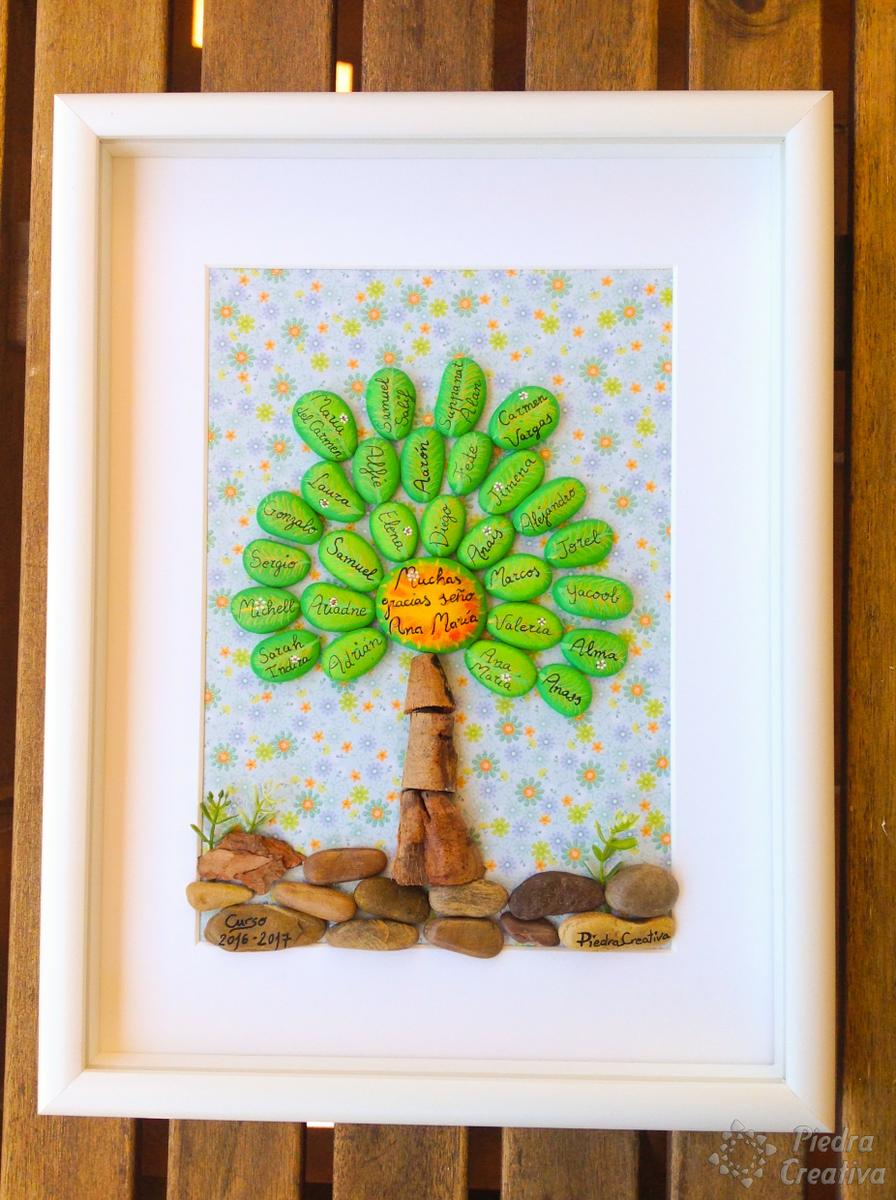 Árboles con piedras pintadas