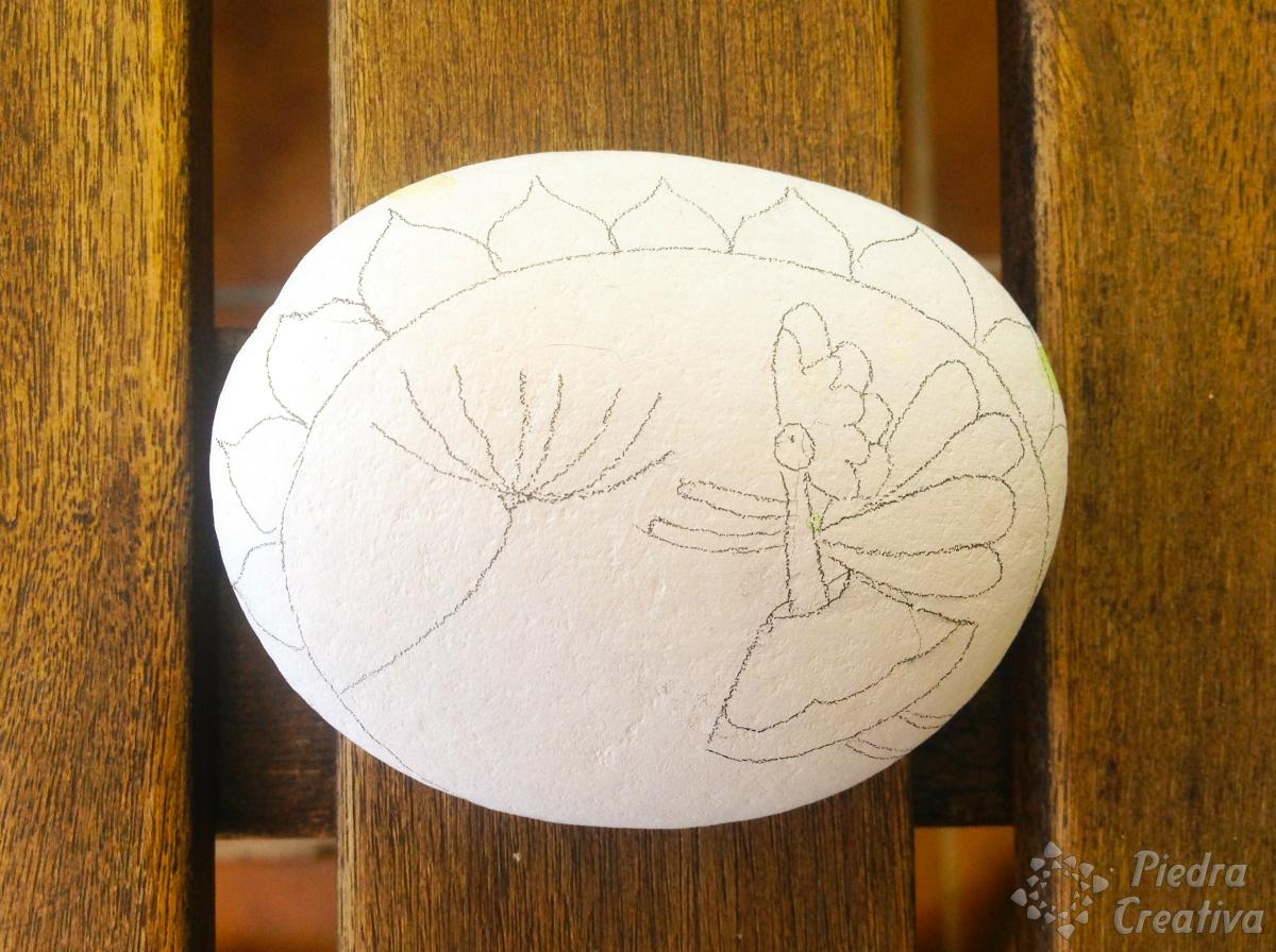 Piedra dibujada con hada