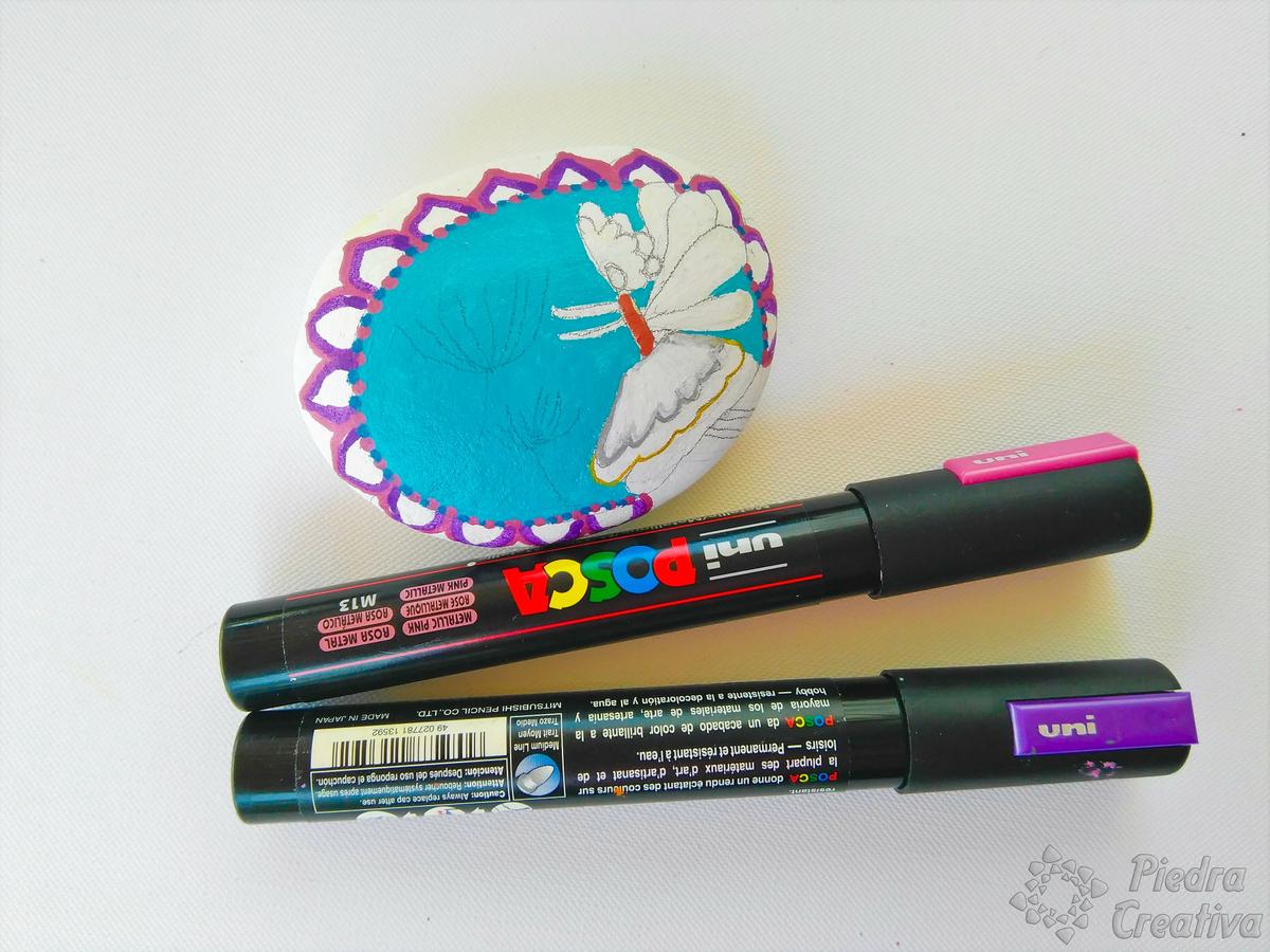 DIY hada pintada sobre piedra con rotuladores