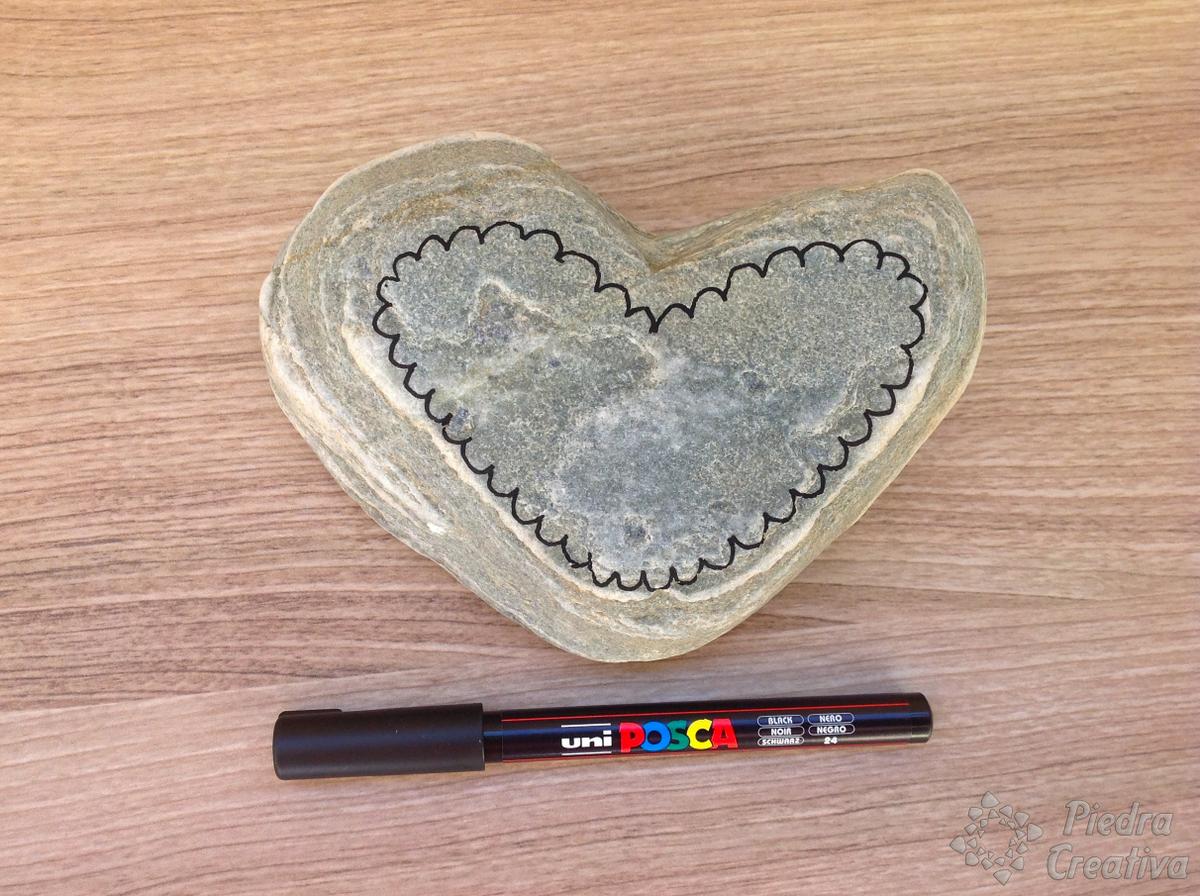 Manualidades de piedras mandala de corazón